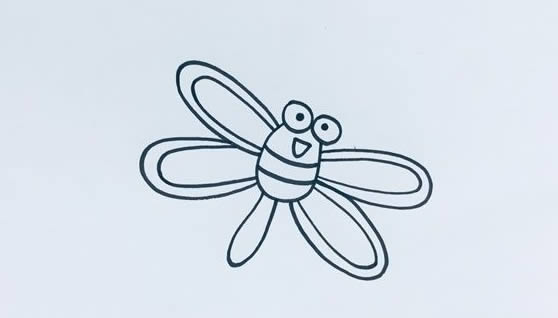 色彩斑斕的蜻蜓簡筆畫